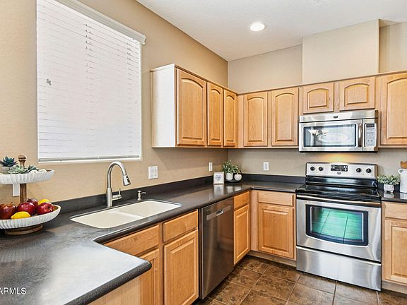 3rd image of 42424 N Gavilan Peak Parkway #33104