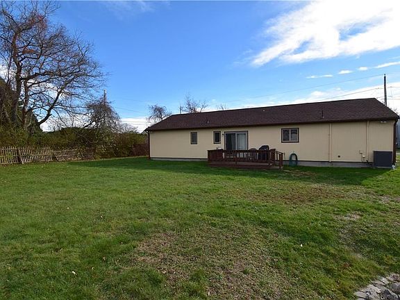 4th image of 64 Bedford Cir