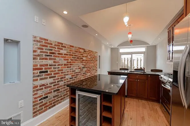 932 S Kenwood Ave — Photo 8