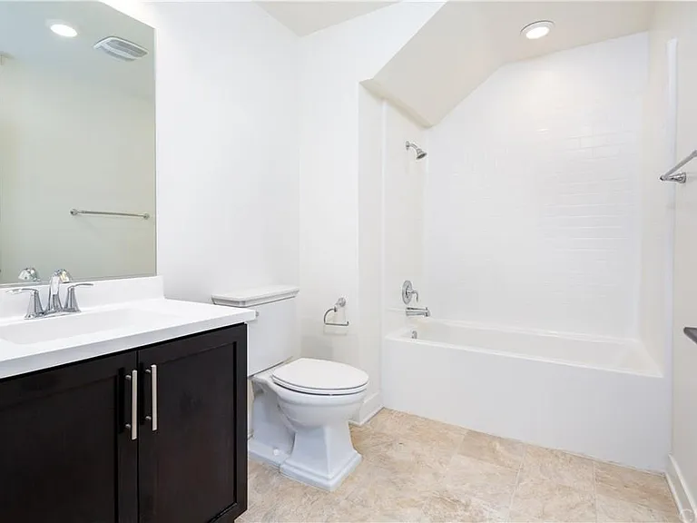 479 Marc Pl — Photo 3