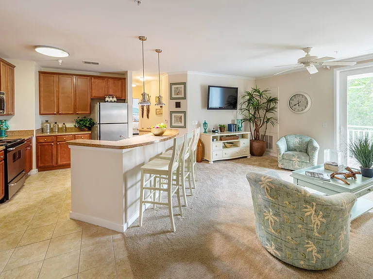River House Apartments — Photo 32