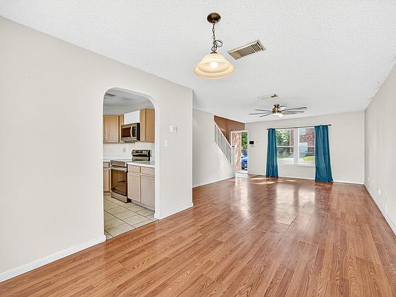 3rd image of 5515 Champions Hill Dr