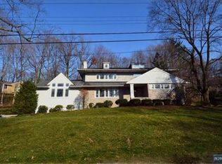 175 Stonehurst Dr, Tenafly, NJ 07670