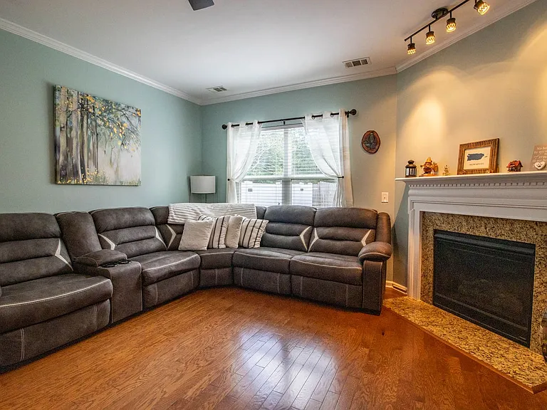 134 Hamilton Grove Dr — Photo 4