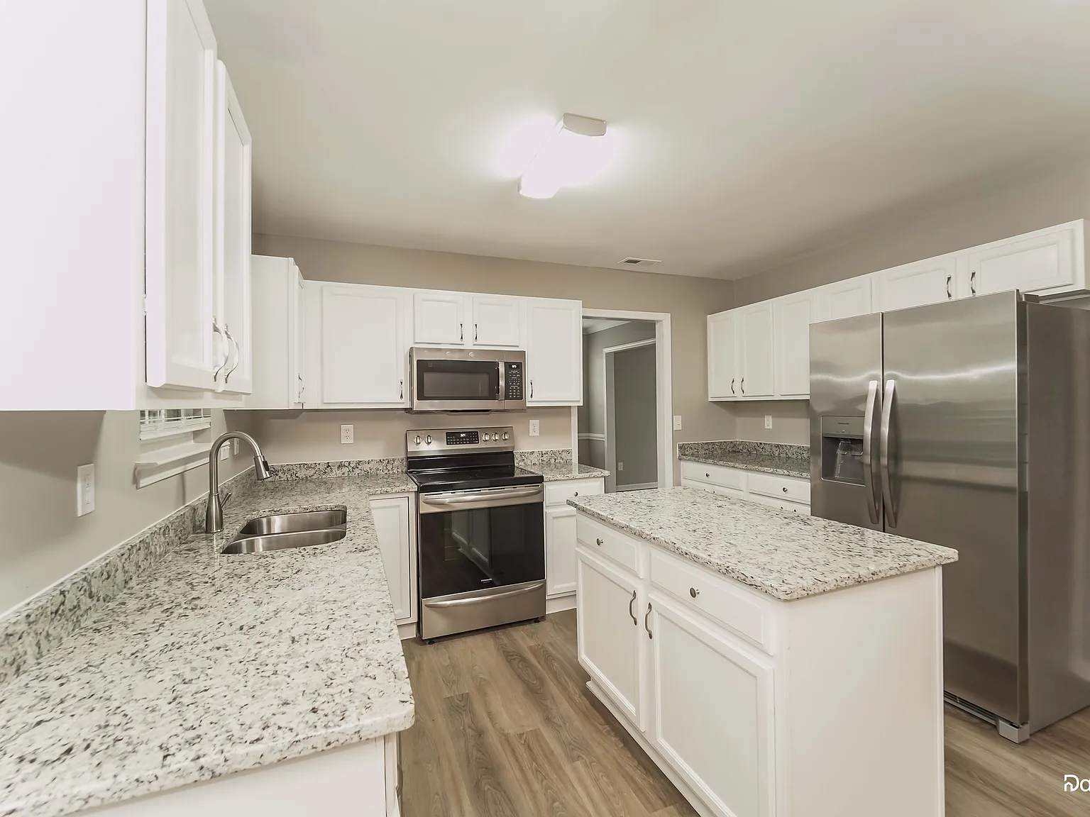 4 bed, 2.5 bath, 2110 sqft, $2,385 — Photo 4