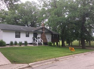 510 S Holly Ave, Hallock, MN 56728