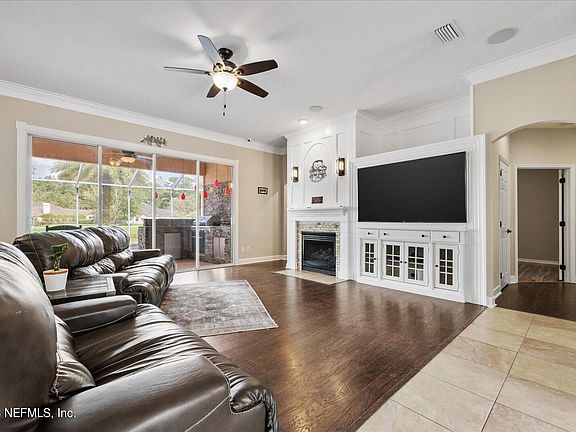 3rd image of 521 BERKSHIRE Court