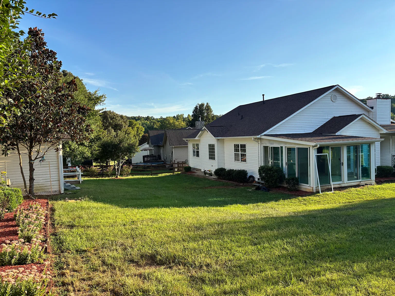 3 bed, 1486 sqft, $1,950 — Photo 2