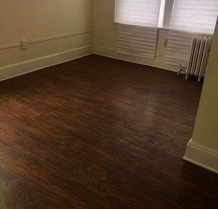 4th image of 989 Sanford Ave