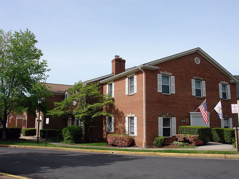 1st image of 4000 Williamsburg Court