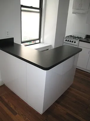 Rented by City Connections Realty | media 2