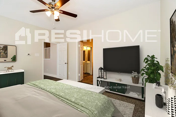 809 Ashmount Ln — Photo 9