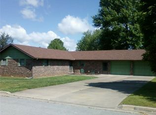 1004 Pine Ave, Berryville, AR 72616