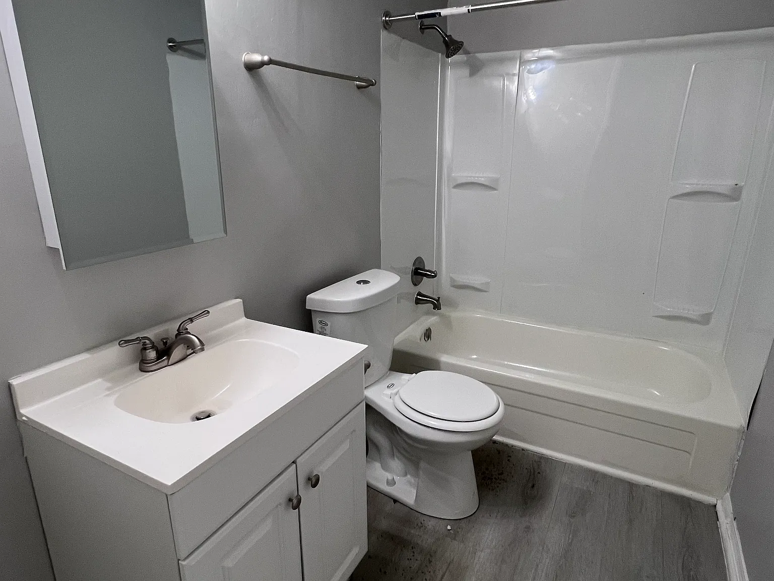 1 bed, 1.0 bath, $1,374 — Photo 4