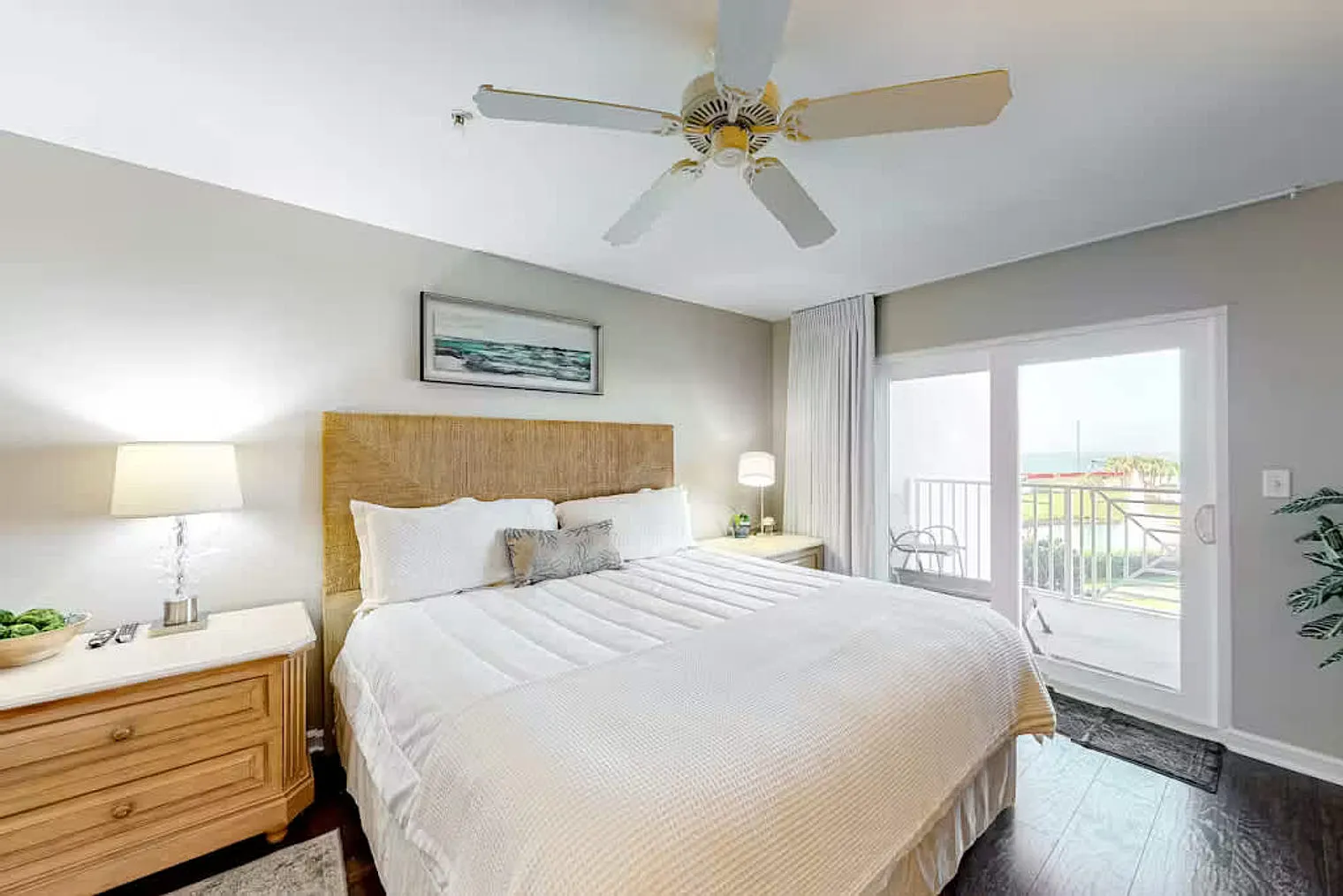 2 bed, 2.0 bath, 1356 sqft, $4,421 — Photo 3