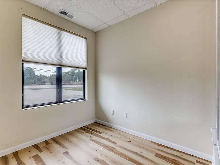 202 W Jefferson St #100 — Photo 10