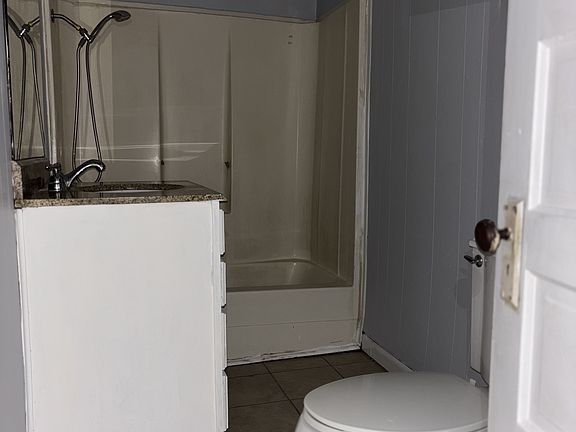 5th image of 212 W 7th St #A