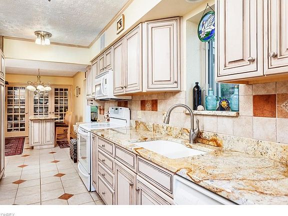 2nd image of 1035 Bunker Dr