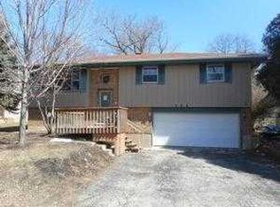 304 Meadow Ln, Lake In The Hills, IL 60156