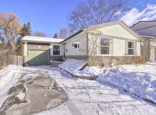 853 Magnolia Ave, Newmarket, ON L3Y 5H5