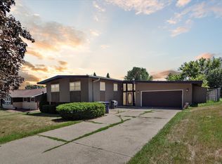 2021 Alexandria Pl, Janesville, WI 53548