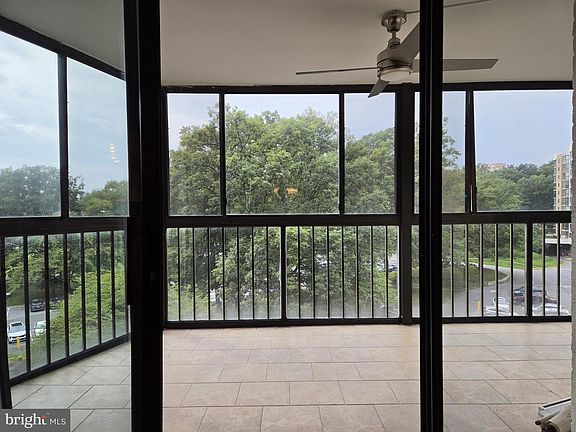 5th image of 15107 Interlachen Dr #2-517