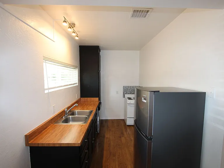 208 W Dale Ave — Photo 6