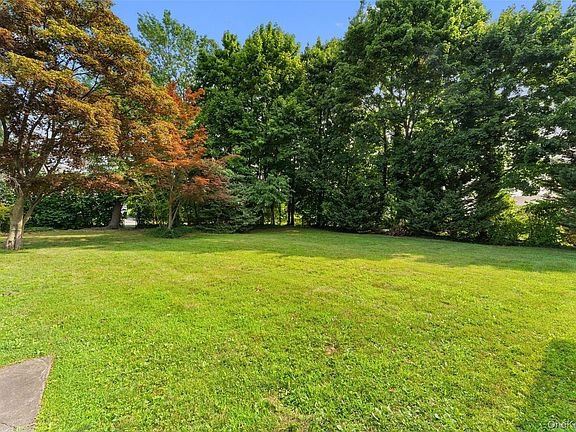 4th image of 33 Deerfield Avenue