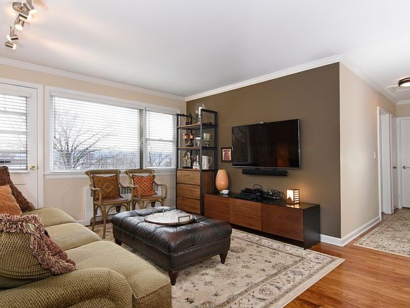 4th image of 205 S Buckhout St #205