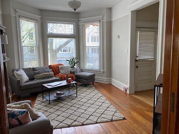 2nd image of 1136 W Oakdale Ave APT 1