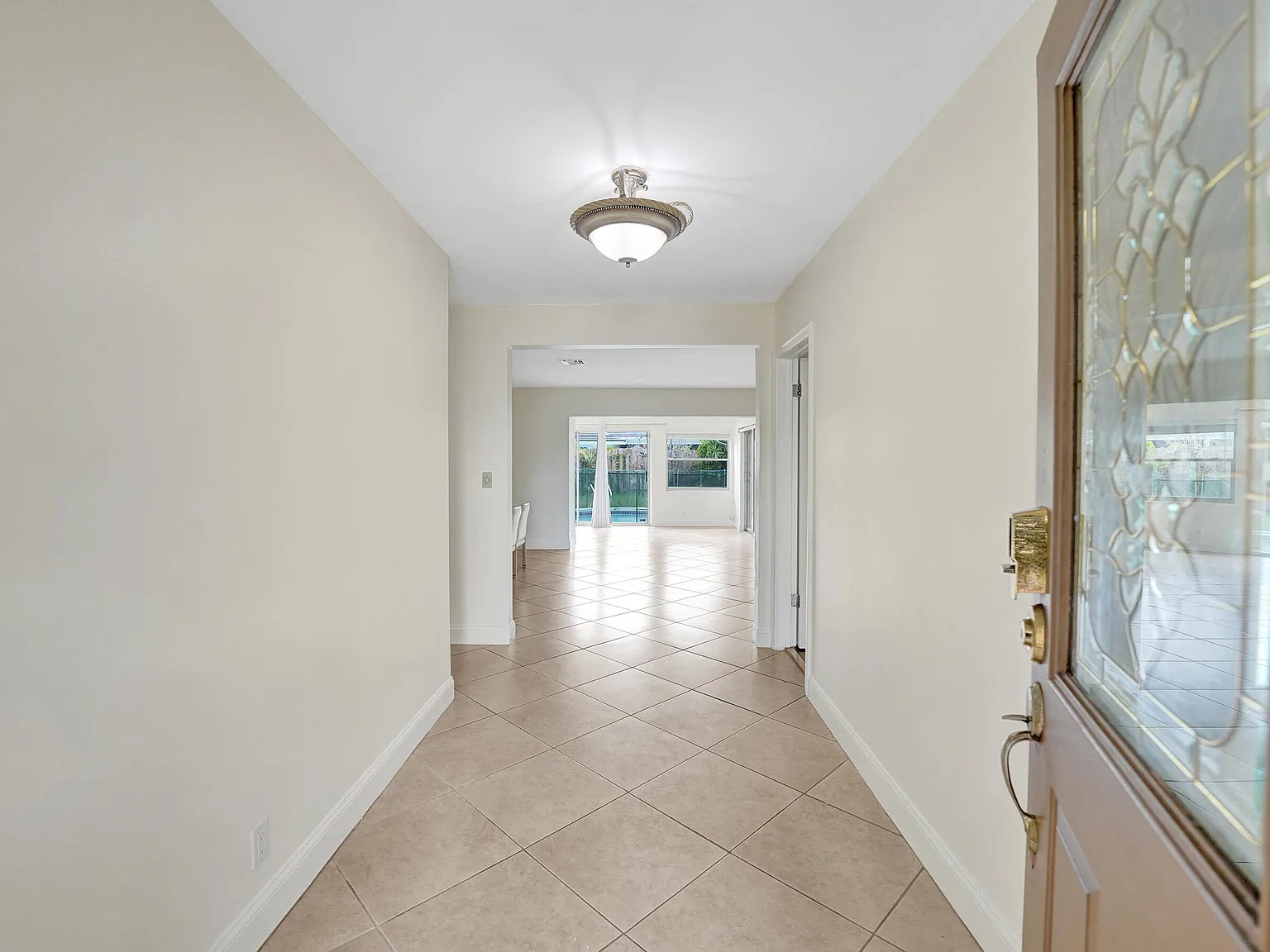 3 bed, 2.0 bath, 2500 sqft, $6,500 — Photo 4
