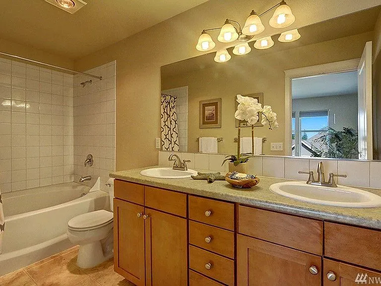 2479 NE Park Dr — Photo 9
