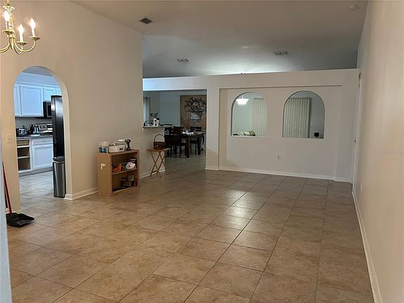 2nd image of 304 Marion Oaks Trl