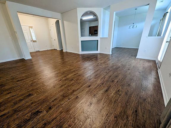 5th image of 111 Lauren Ln