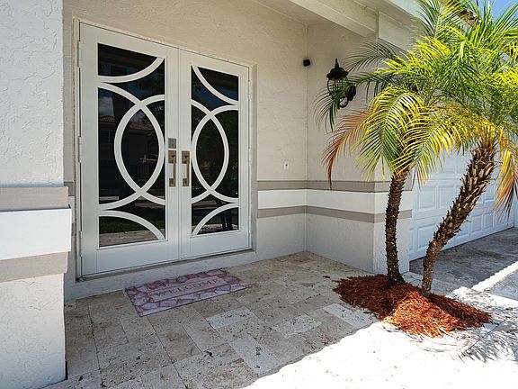 4th image of 1403 NW 129th Way