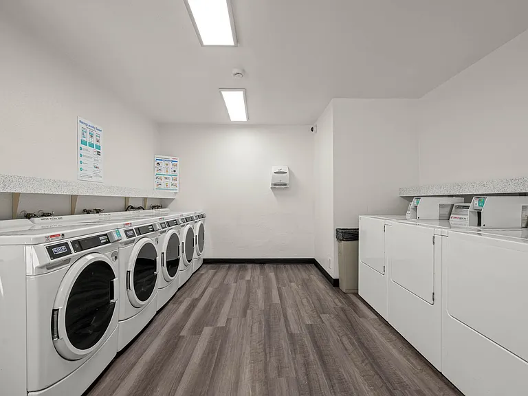 Parkwood Apartments — Photo 7