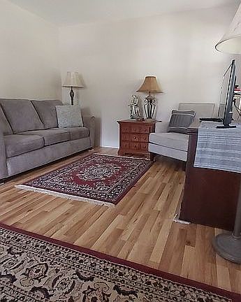 4th image of 3325 W Hoffman Ave