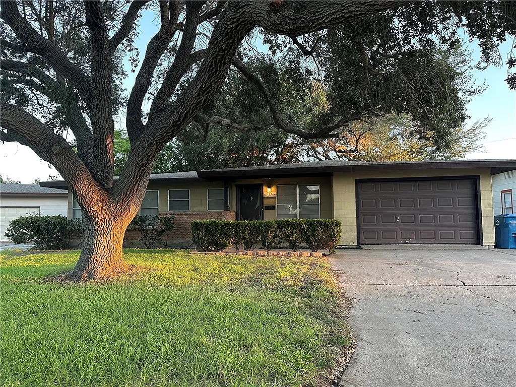 3 bed, 2.0 bath, 1444 sqft, $1,950 — Photo 1