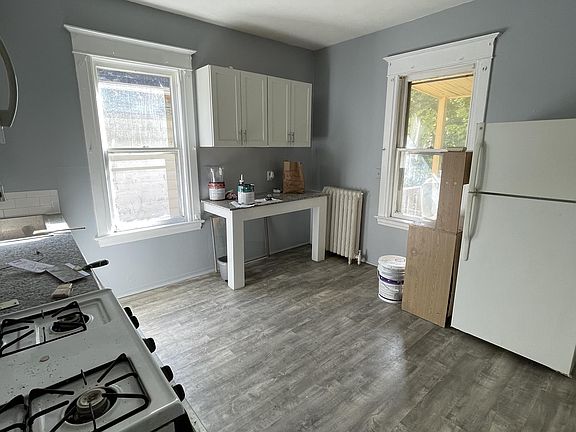 2nd image of 428 Hudson Ave #2R