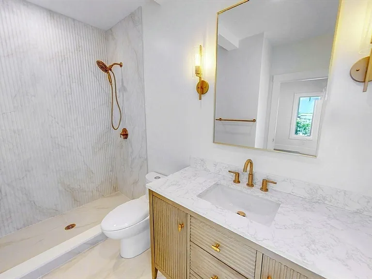139 Sycamore St #B — Photo 12