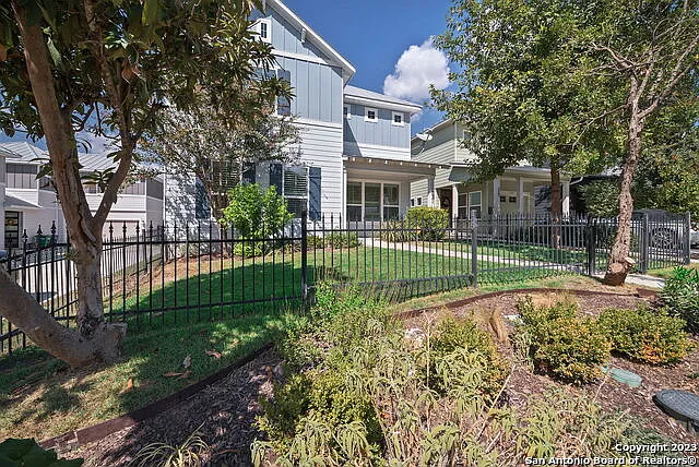 3 bed, 2.5 bath, 1680 sqft, $2,775 — Photo 2