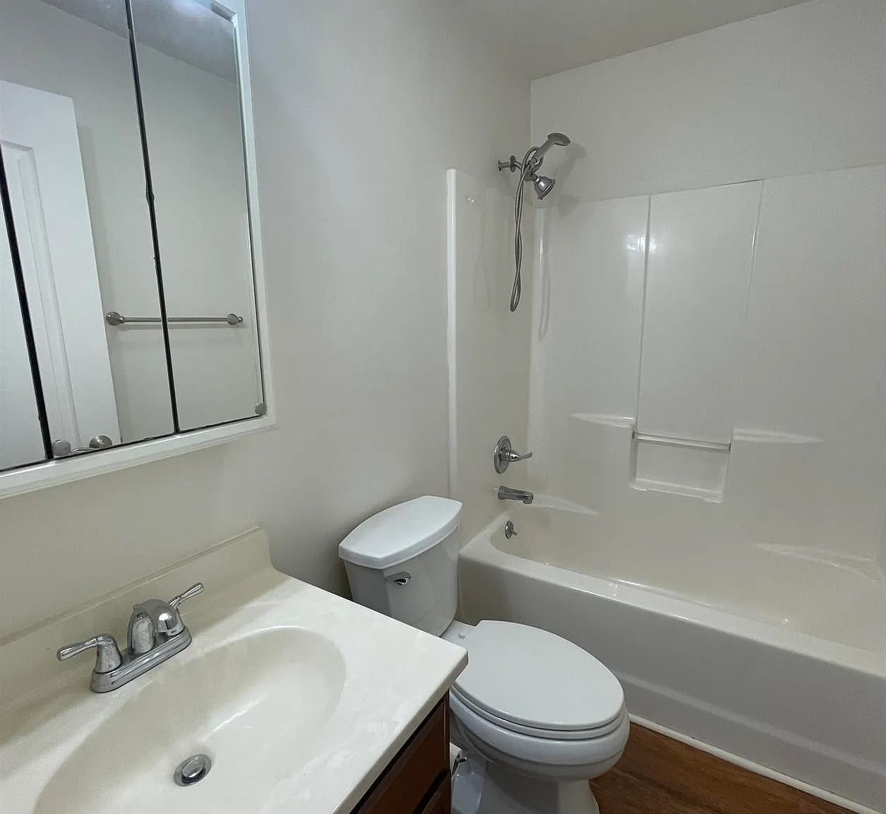 2100 Orchard — Photo 4