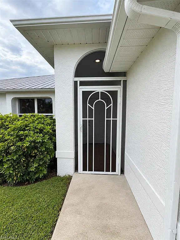 4 bed, 2.0 bath, 1712 sqft, $1,800 — Photo 2