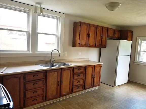 3rd image of 866 N Ellsworth Ave