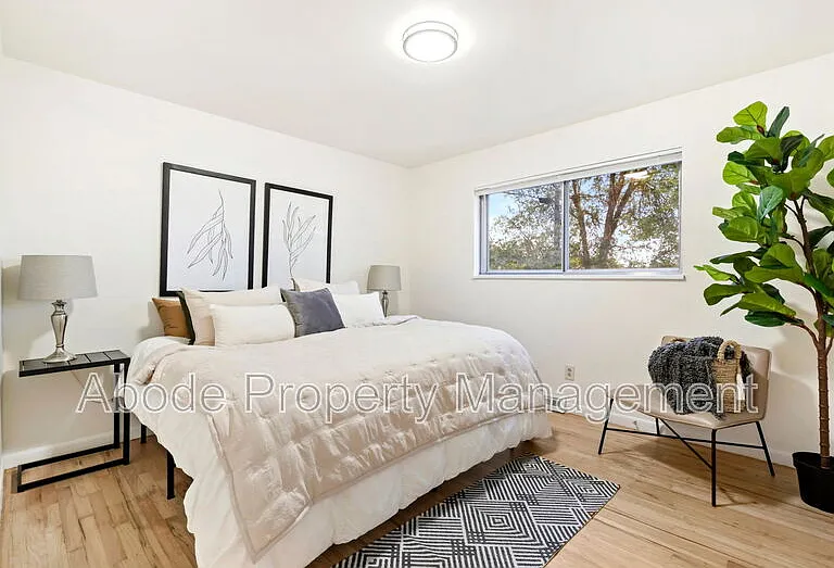 328 N Roosevelt Ave — Photo 9