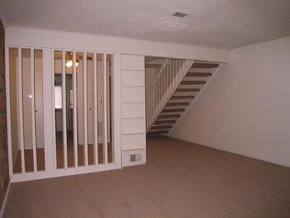 4th image of 7486 Country Brook Dr