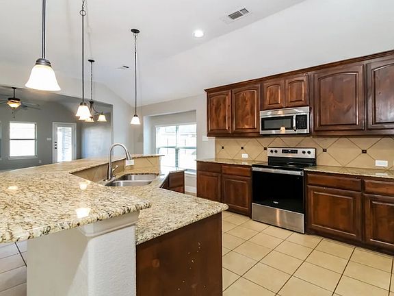 5th image of 107 Thorncreek Cir #2