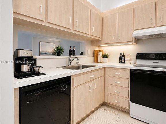 4th image of 301 N Pine Island Rd APT 220