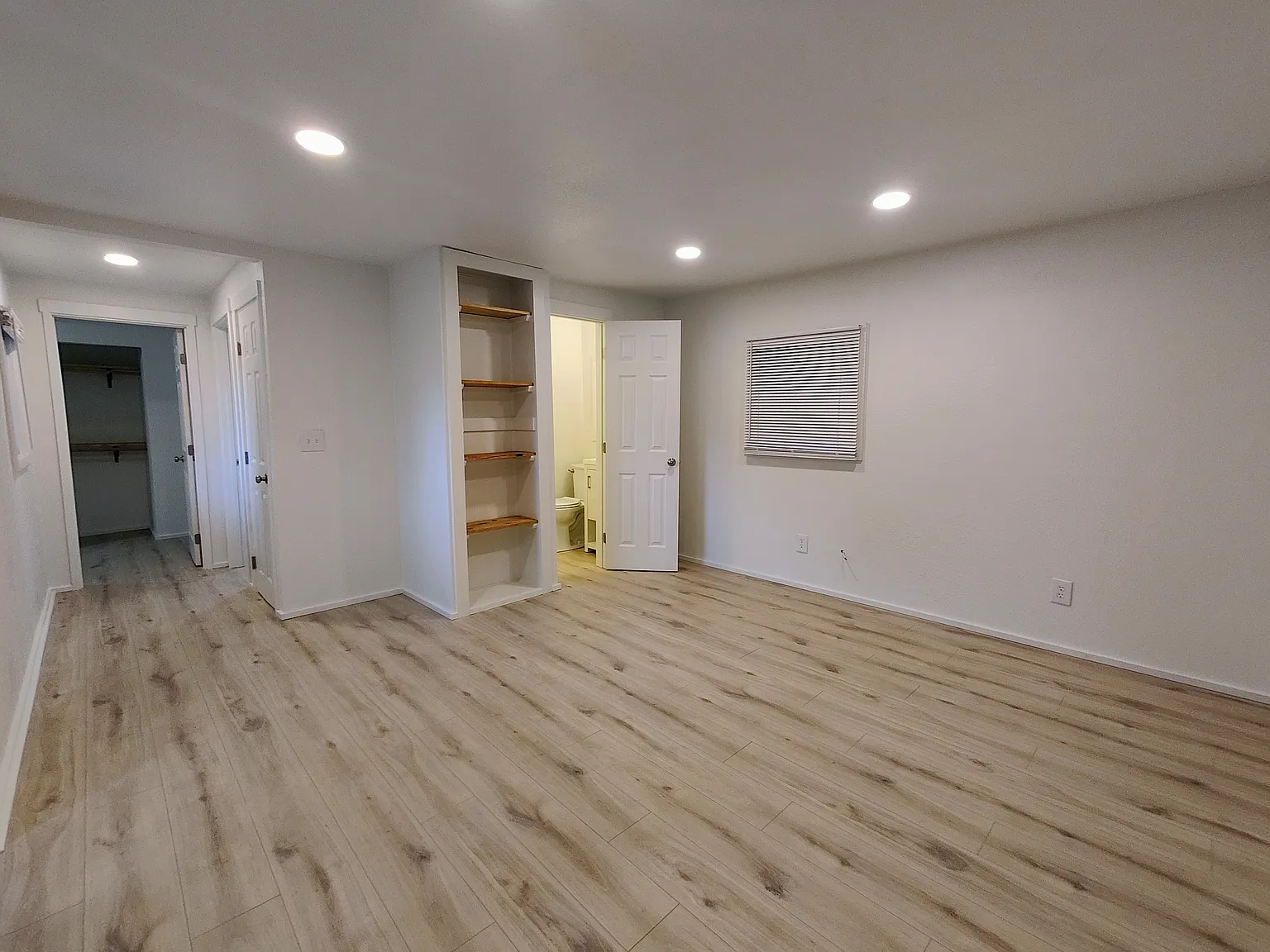 2 bed, 650 sqft, $1,749 — Photo 3