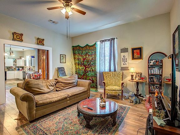 4th image of 202 Olive St